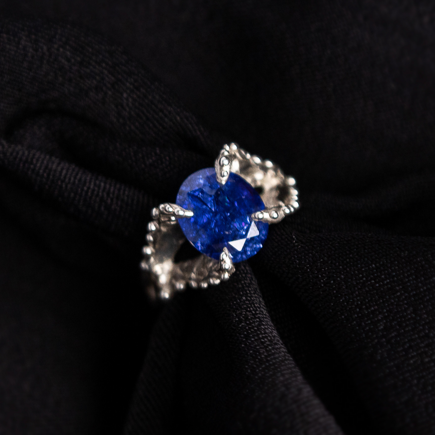 Sapphire Claws Ring